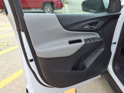 Used 2024 Chevrolet Equinox LT FWD image 21