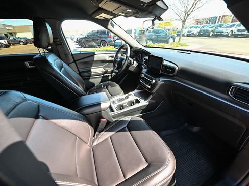 Used 2020 Ford Explorer XLT w/ Equipment Group 202A AWD/4WD image 24