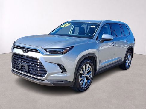 Used 2024 Toyota Grand Highlander AWD image 3