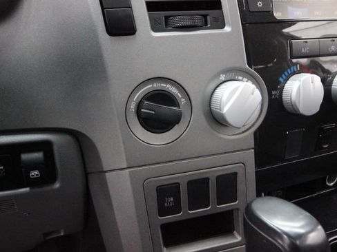 Used 2013 Toyota Tundra 4x4 CrewMax image 23