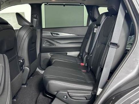 Certified 2025 INFINITI QX60 Luxe w/ Vision Package image 20