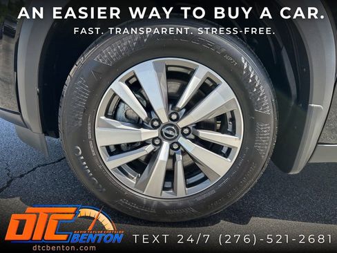 Used 2025 Nissan Pathfinder SL AWD/4WD image 23