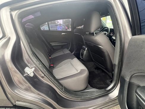 Used 2018 Dodge Charger SXT RWD image 29