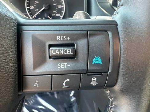 Used 2025 Nissan Rogue SV AWD/4WD image 29