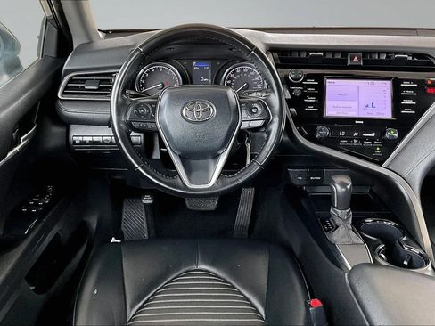 Used 2020 Toyota Camry SE FWD image 8