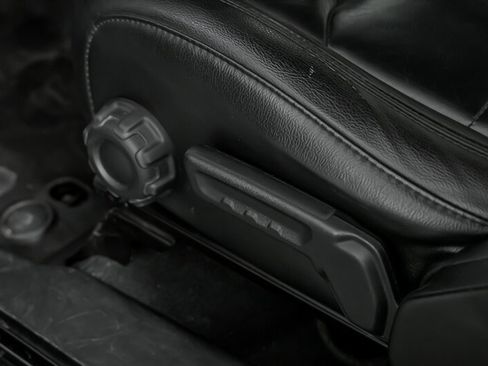 Used 2019 Jeep Wrangler Unlimited Sahara image 21