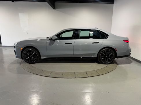 Used 2023 BMW 760i xDrive AWD/4WD image 13
