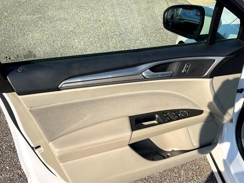 Used 2020 Ford Fusion SE image 10