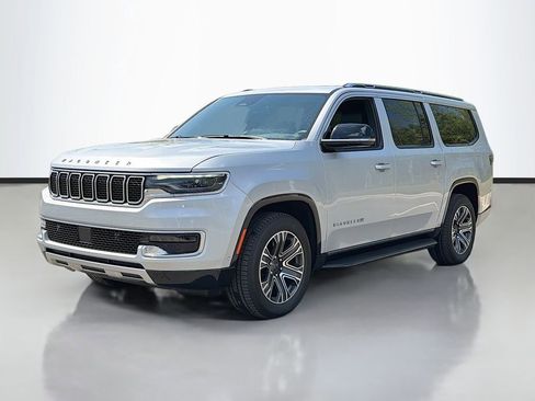 Used 2024 Jeep Wagoneer L Series II w/ Flexible Seating Group RWD image 2