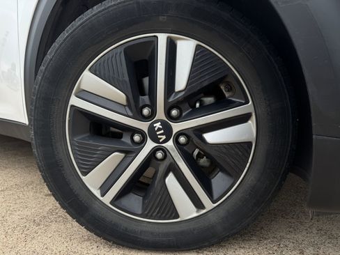 Used 2021 Kia Niro EX Premium FWD image 10