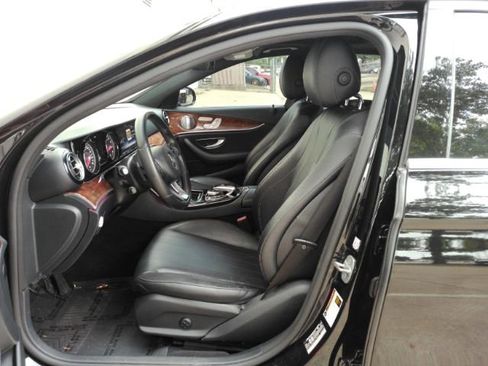 Used 2017 Mercedes-Benz E 300 4MATIC image 12