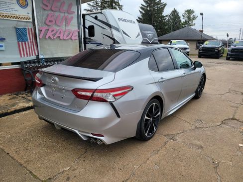 Used 2018 Toyota Camry XSE image 5
