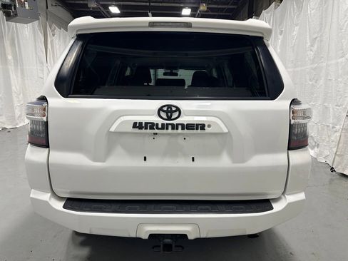 Used 2015 Toyota 4Runner SR5 AWD/4WD image 6