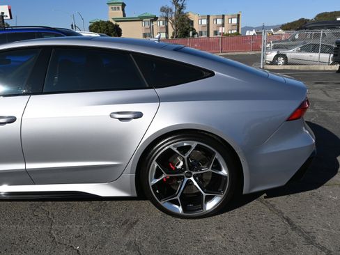 Used 2024 Audi RS 7 Performance image 10