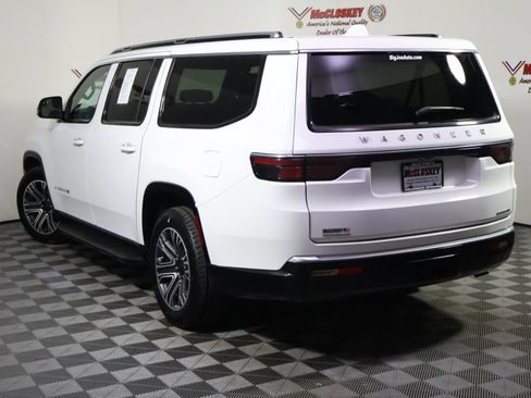 Used 2023 Jeep Wagoneer L Series II AWD/4WD image 12