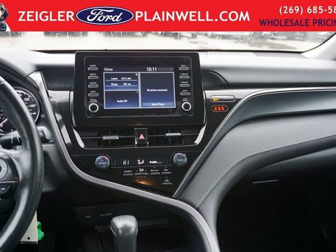 Used 2024 Toyota Camry SE image 13