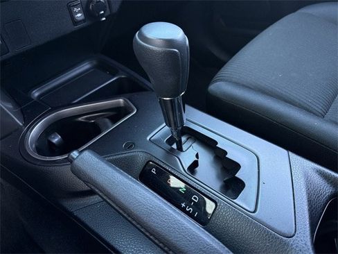 Used 2018 Toyota RAV4 LE image 19