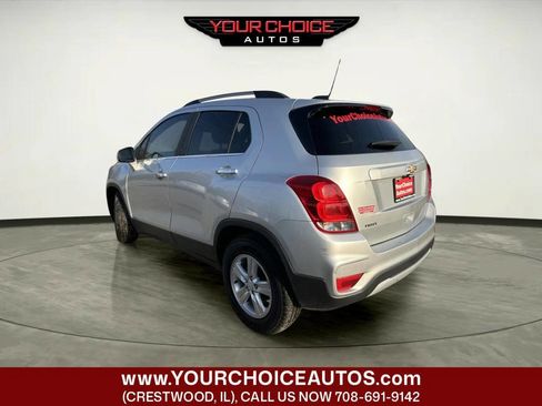 Used 2019 Chevrolet Trax LT w/ LT Convenience Package image 3