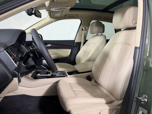 Used 2023 Audi Q5 2.0T Premium w/ Convenience Package image 18