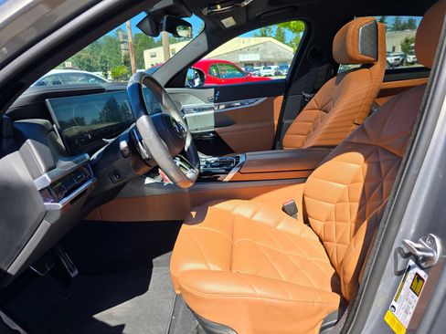 Used 2023 BMW 740i w/ Parking Assistance Package RWD image 18