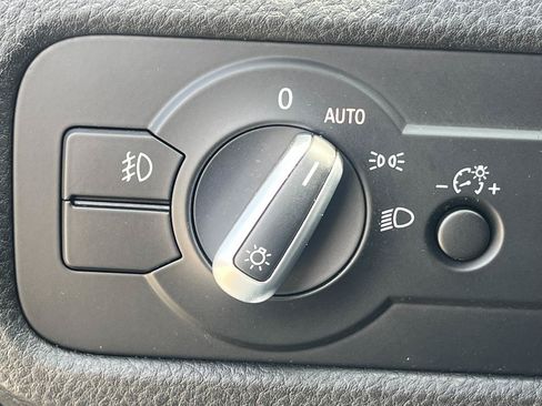 Used 2016 Volkswagen Touareg TDI AWD/4WD image 31