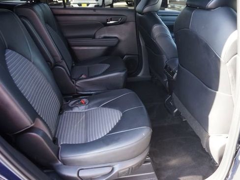 Used 2022 Toyota Highlander XSE AWD/4WD image 18