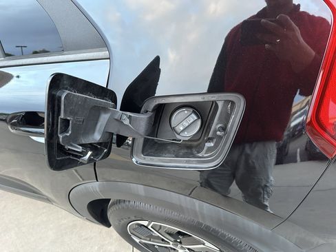 Used 2024 Kia Niro EX image 36