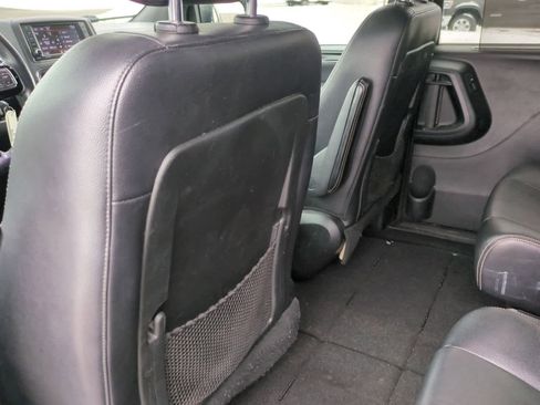 Used 2018 Dodge Grand Caravan SXT w/ Driver Convenience Group image 18