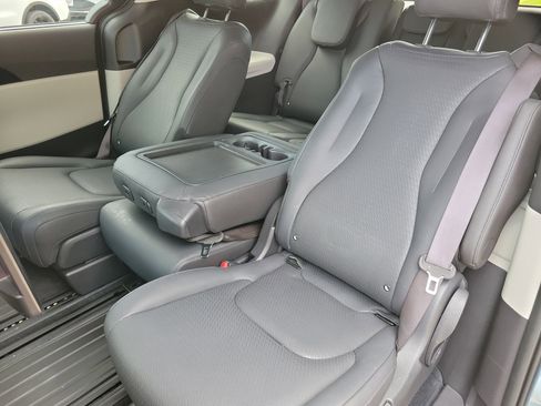 Used 2024 Kia Carnival SX Prestige FWD image 8