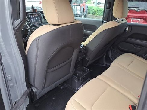 Used 2021 Jeep Wrangler Unlimited Sahara image 16