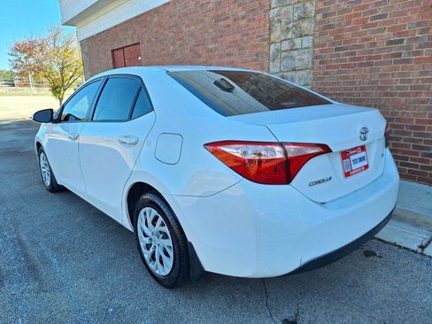 Used 2019 Toyota Corolla LE image 3