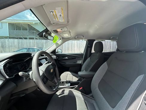 Used 2022 Chevrolet TrailBlazer LT w/ Convenience Package FWD image 9