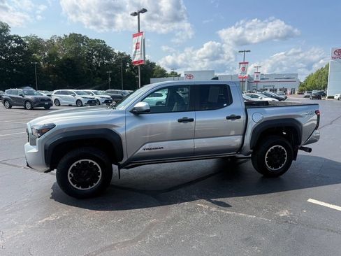Used 2024 Toyota Tacoma TRD Off-Road AWD/4WD image 3