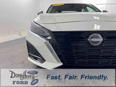 Used 2025 Nissan Altima 2.5 SV image 9