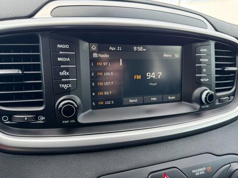 Used 2019 Kia Sorento L FWD image 16