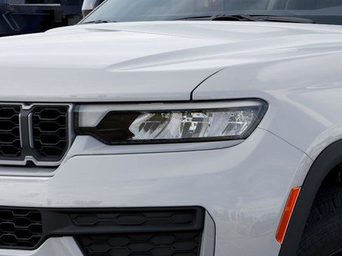 New 2026 Jeep Grand Cherokee Altitude AWD/4WD image 6