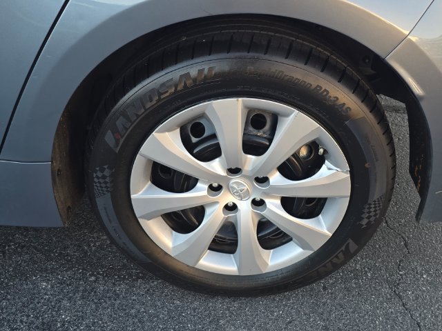Used 2020 Toyota Corolla LE FWD image 12