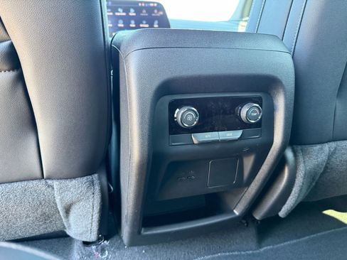 New 2026 Chevrolet Traverse LT image 24