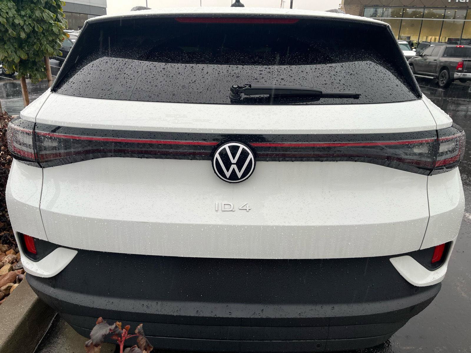 Used 2023 Volkswagen ID.4 Pro AWD/4WD image 4