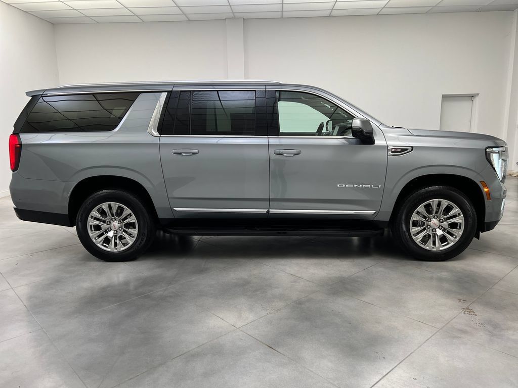 Used 2025 GMC Yukon XL Denali RWD image 10
