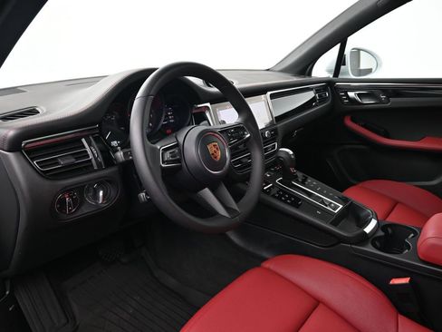 Used 2026 Porsche Macan AWD/4WD image 4