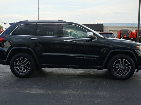 Used 2017 Jeep Grand Cherokee Limited AWD/4WD image 4