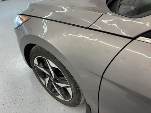 Used 2023 Hyundai Elantra Limited image 19