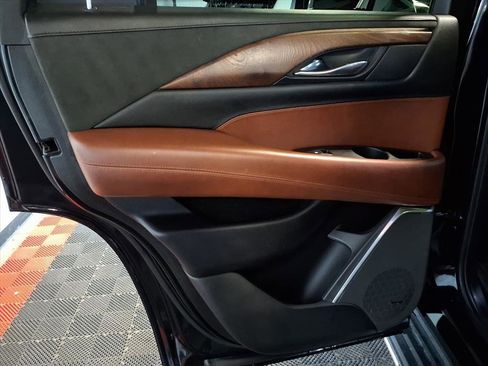 Used 2019 Cadillac Escalade Luxury w/ Escalade Sport Edition image 18