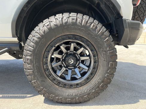 Used 2022 Ford Bronco Badlands image 5