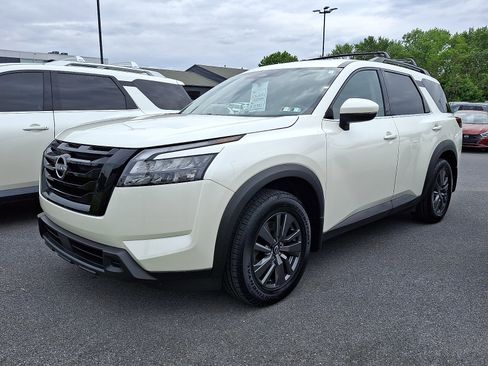 Certified 2023 Nissan Pathfinder SV w/ SV Premium Package AWD/4WD image 2
