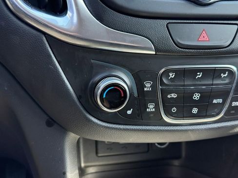 Used 2021 Chevrolet Equinox LT w/ Driver Convenience Package image 21