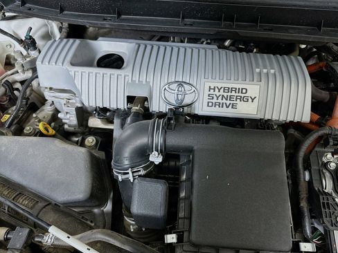 Used 2013 Toyota Prius V Five w/ Preferred Accessory Pkg FWD image 31