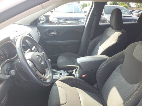 Used 2016 Jeep Cherokee Latitude w/ Safety/Convenience Group FWD image 16