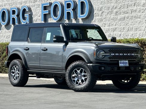 New 2025 Ford Bronco Badlands image 2